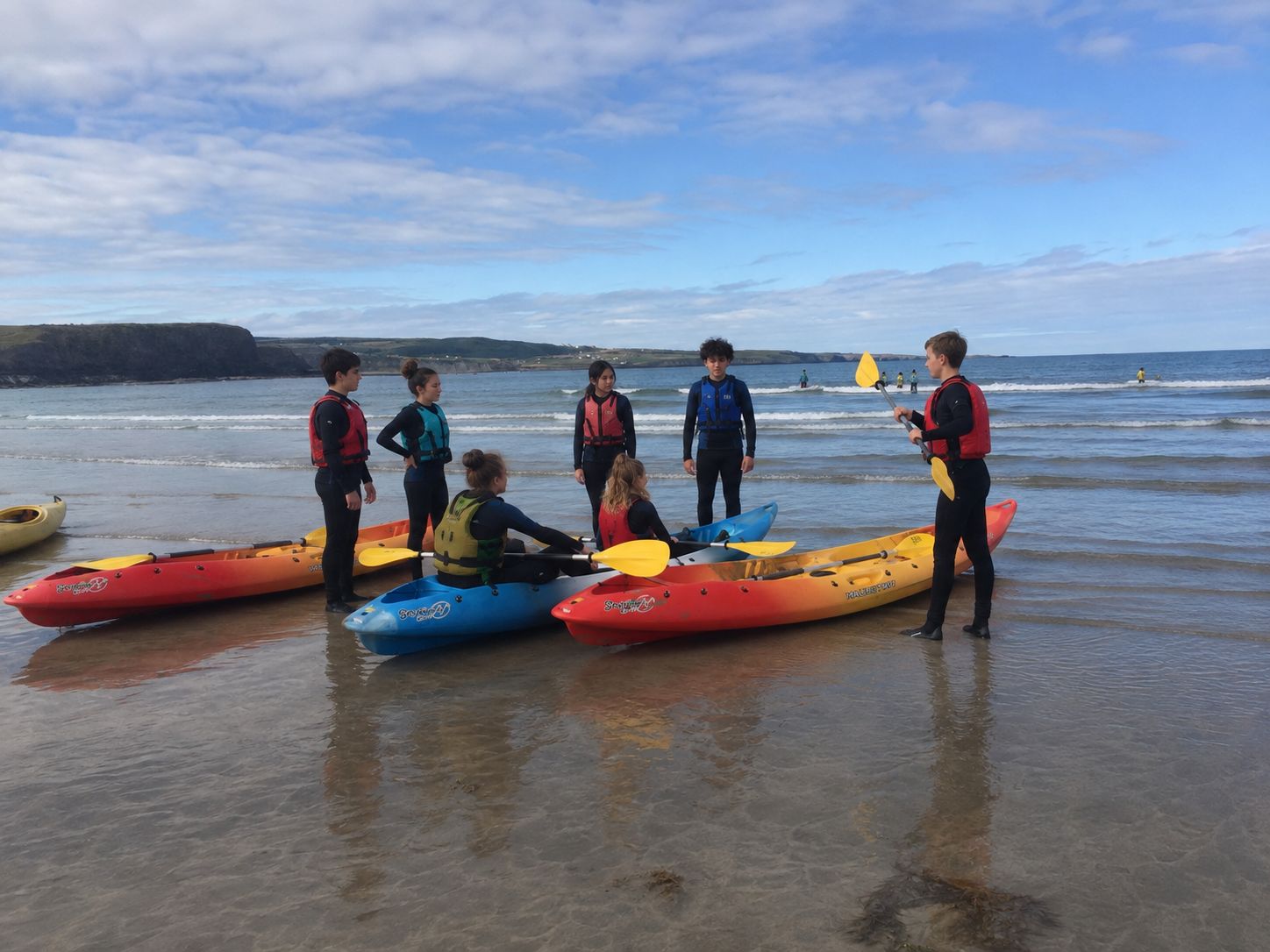 Interlanguage pupils kayaking during their experience abroad